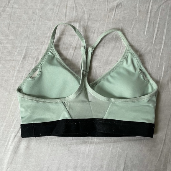Nike sports bra! 🖤 - Picture 2 of 5